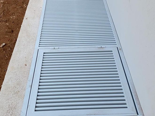 מכסה אלומיניום לחצר אנגלית