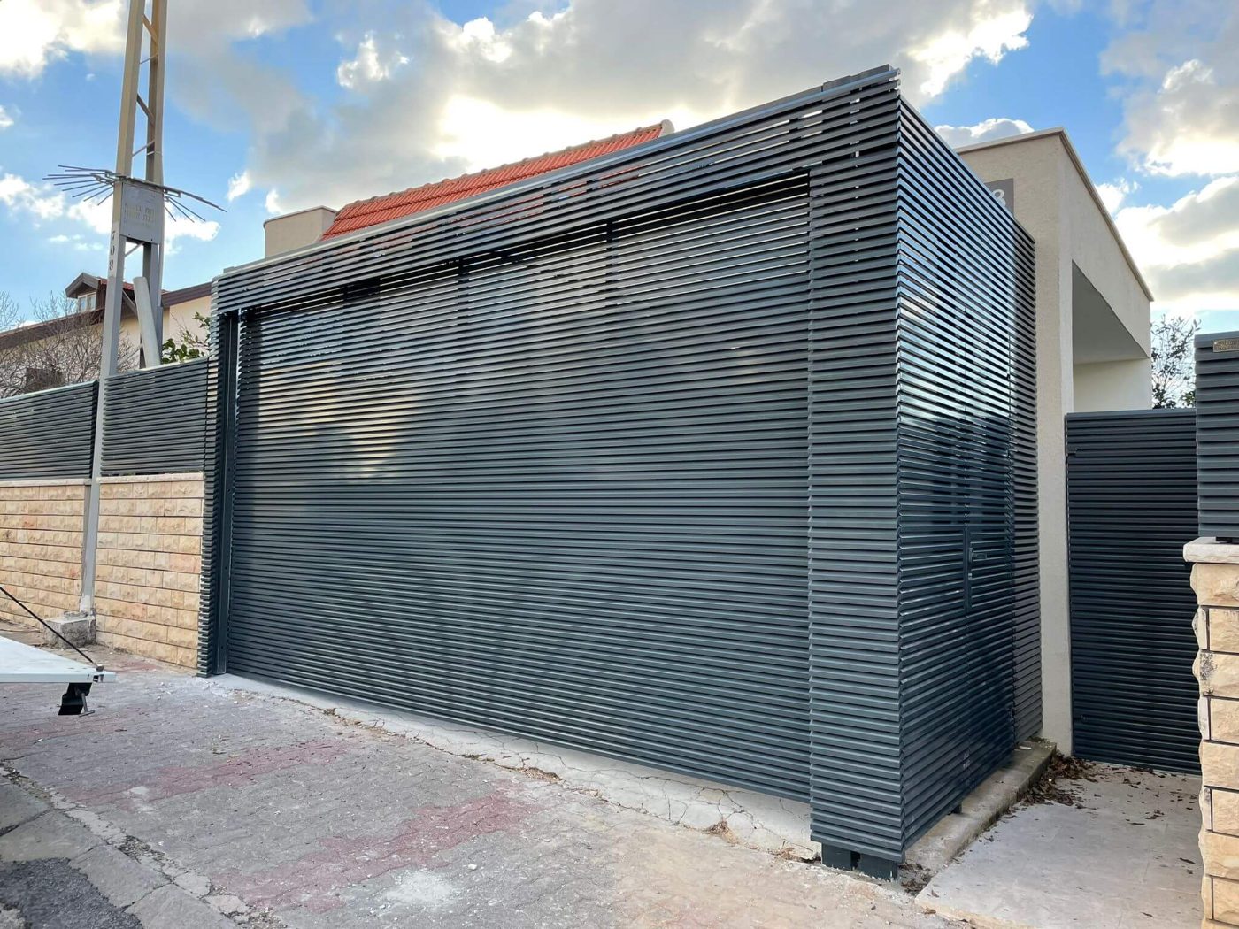 שער חשמלי — עבודה של עידן השערים
